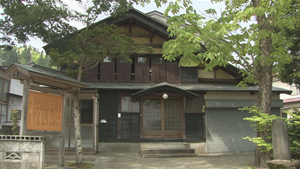 秋田市雄和にある石井露月の生家