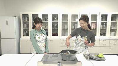 今回は、白神ねぎをふんだんに使った「サムゲタン風」を講師の有坂和美さんに教わる。 midori251004-2