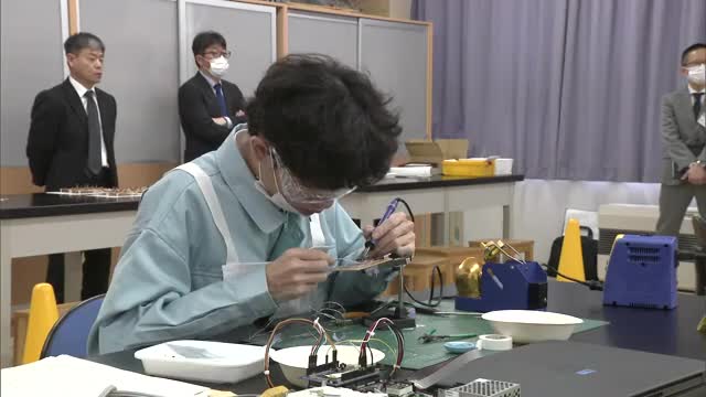 秋田県高校生ものづくりコンテスト　電子回路の組み立てやプログラミングの技術競う