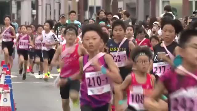 秋田市の中心市街地をタスキでつなぐ“与次郎駅伝”　約1400人のランナーが駆け抜ける